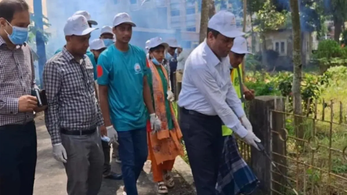 নোয়াখালীতে সড়ক ও জনপথ বিভাগের পরিচ্ছন্নতা কার্যক্রম উদ্বোধন