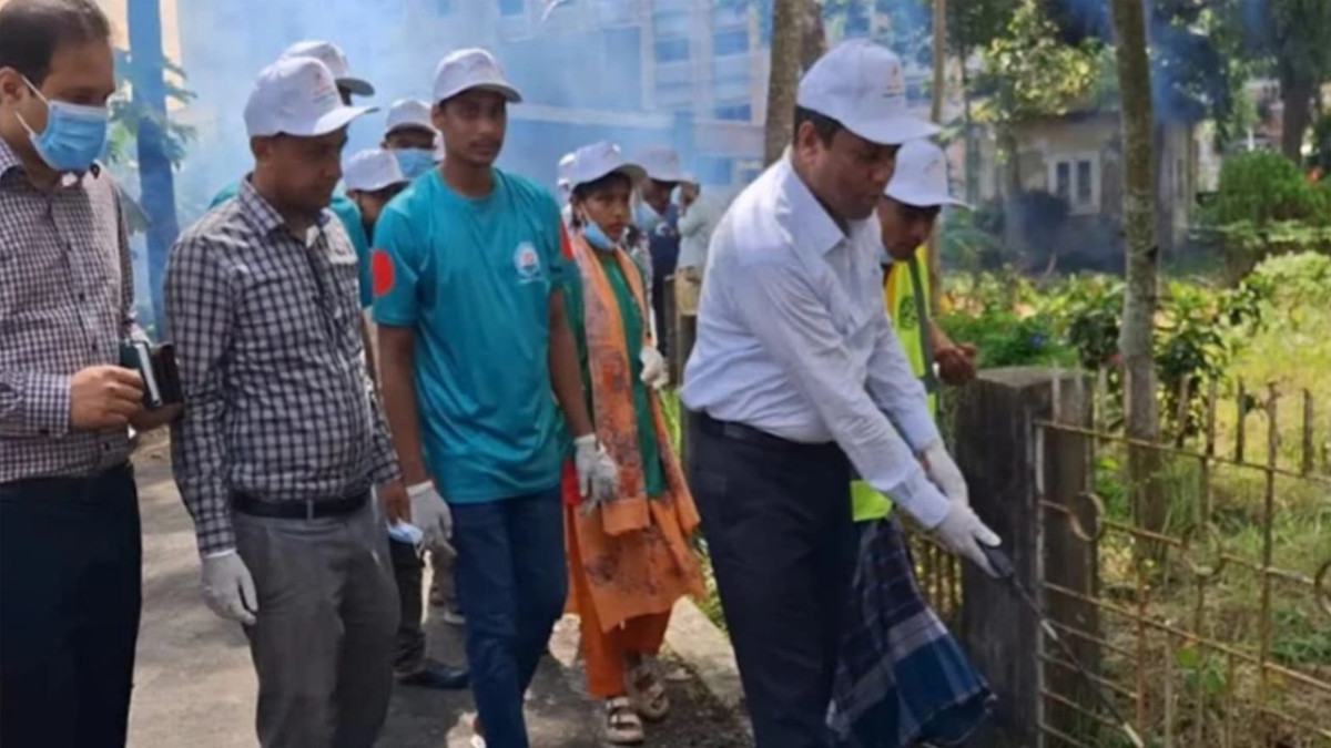নোয়াখালীতে সড়ক ও জনপথ বিভাগের পরিচ্ছন্নতা কার্যক্রম উদ্বোধন