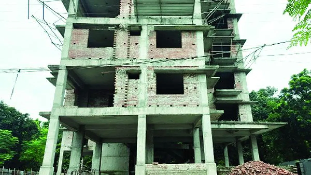 মেয়াদ বাড়িয়েও শেষ হয়নি রাবির হল নির্মাণ, আবাসন সঙ্কটে শিক্ষার্থীরা