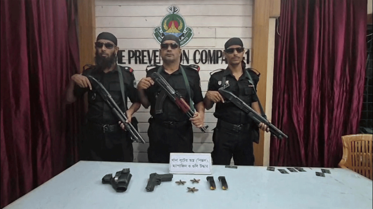 কুষ্টিয়া থানা থেকে লুট হওয়া পিস্তল-গুলিসহ ম্যাগাজিন উদ্ধার