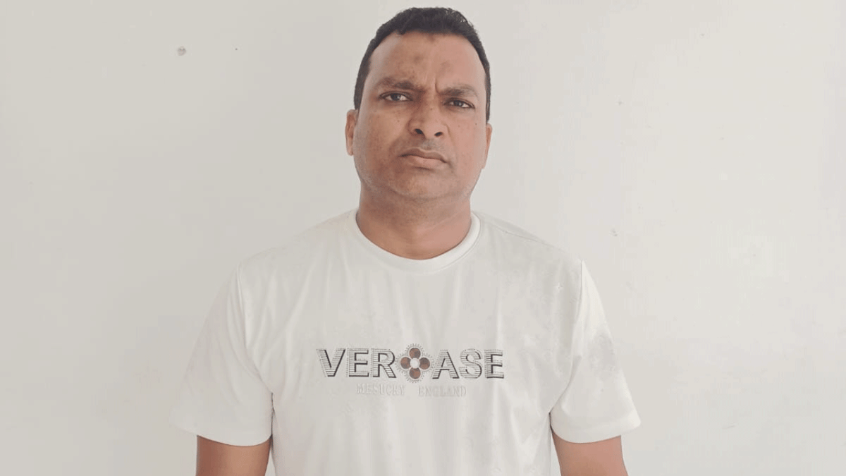 ভারতে পালানোর সময় আওয়ামী লীগ নেতা গ্রেফতার