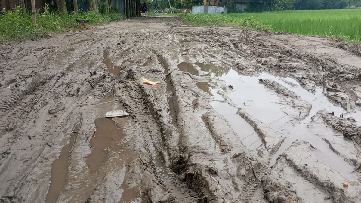 সাদুল্লাপুরে ৩৯২ কিলোমিটার কাঁচা রাস্তা, লাখো মানুষের দুর্ভোগ