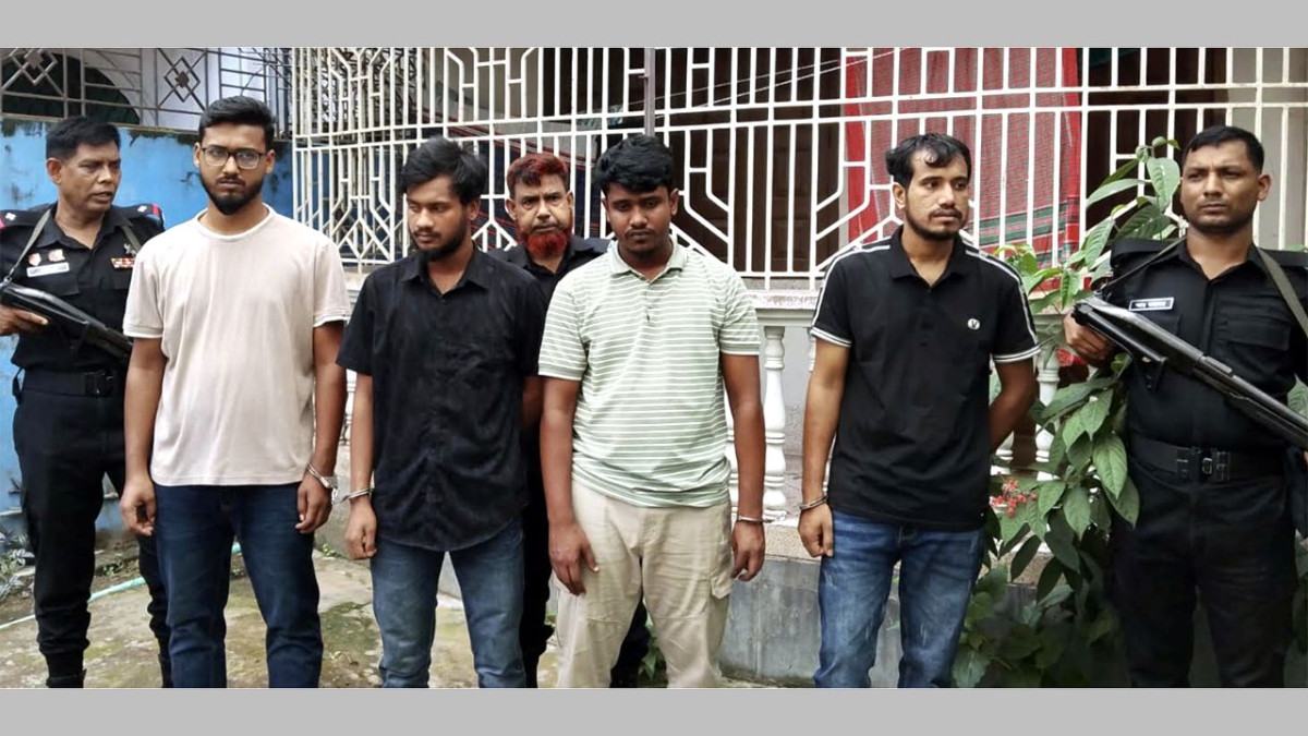 যশোরে অনলাইন হ্যাকিং চক্রের ৪ সদস্য আটক