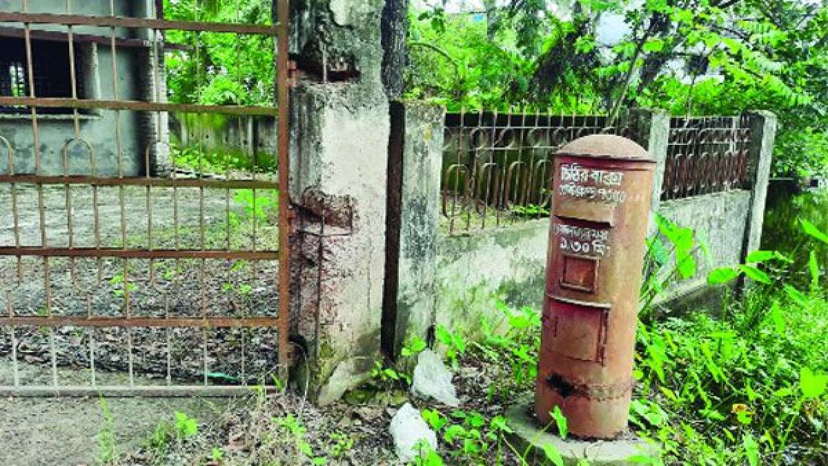 কালীগঞ্জ ডাকঘর সংস্কার ফেলে ঠিকাদার উধাও, কাজ শেষ হয়নি ২ বছরেও