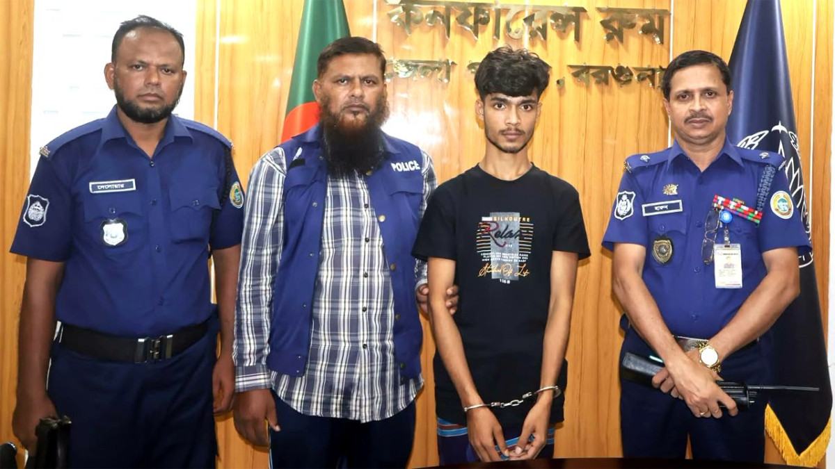 বেতাগীতে ধর্ষণে ব্যর্থ হয়ে স্কুলছাত্রীর দাঁত ভাঙার ঘটনায় প্রধান আসামি গ্রেফতার
