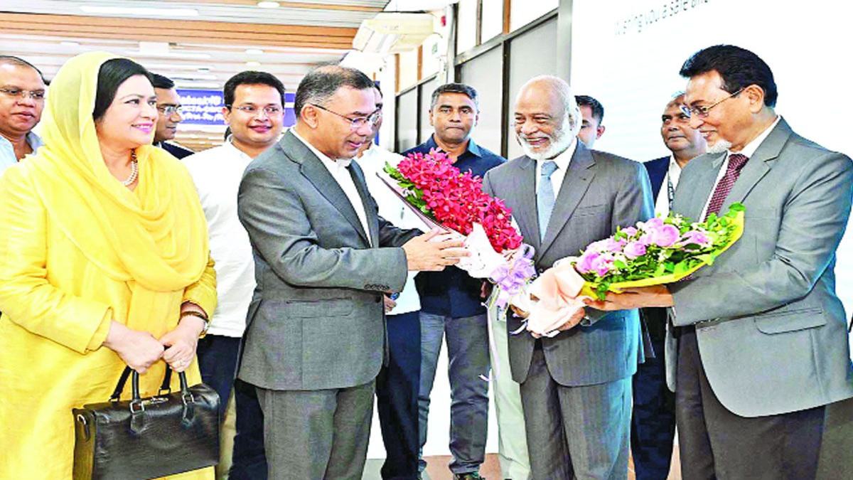 জাতিসঙ্ঘ সফর শেষে দেশে ফিরেছেন প্রধানমন্ত্রী