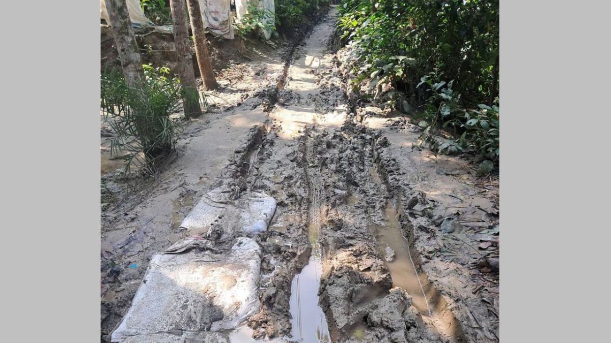 নগরকান্দায় তিন দশকেও সংস্কার হয়নি কাঁচা রাস্তা, দুর্ভোগে ১০০ পরিবার