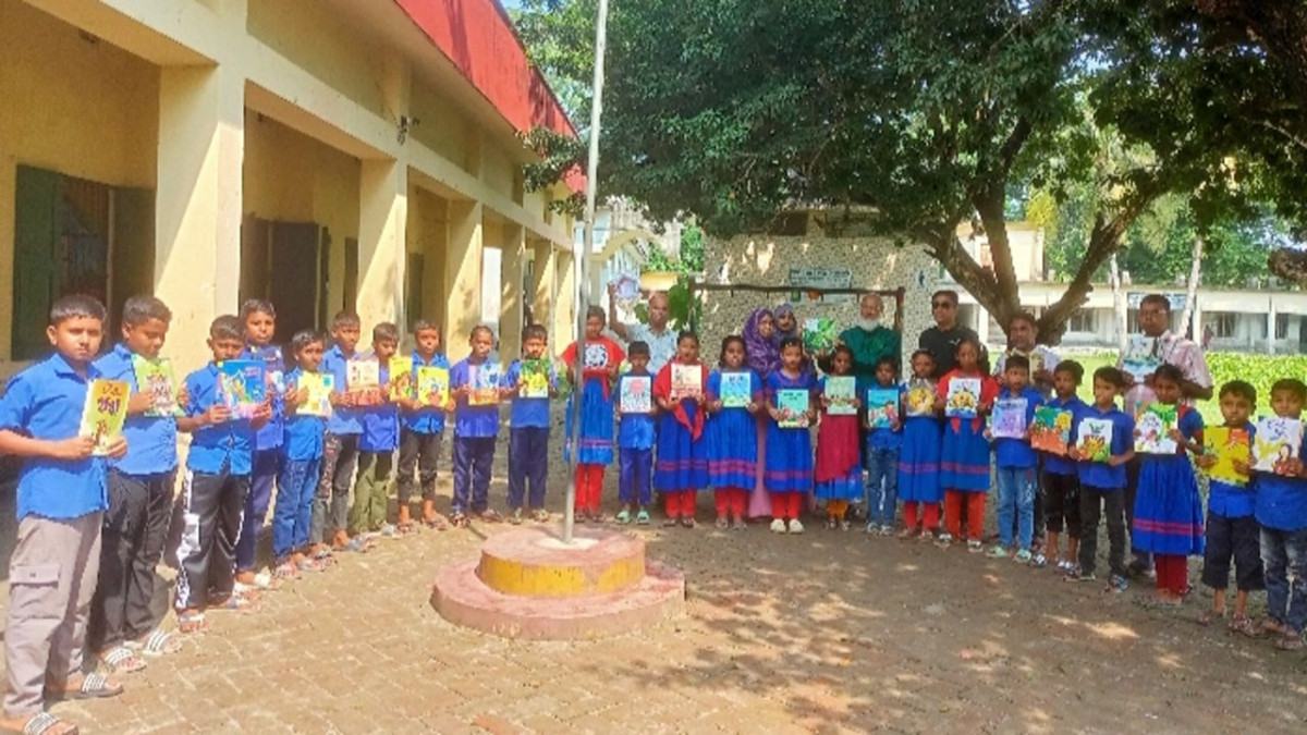 ডুমুরিয়ার বিভিন্ন শিক্ষাপ্রতিষ্ঠানে বৃক্ষরোপণ ও ক্রীড়া সামগ্রী বিতরণ