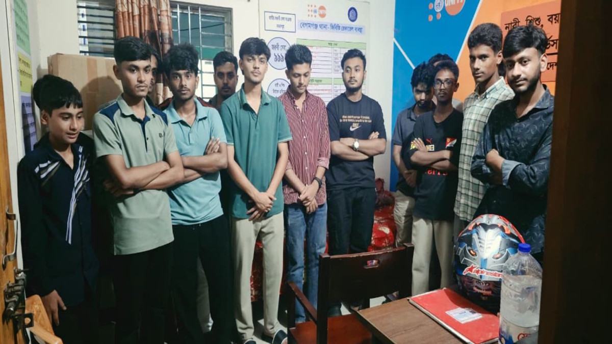 নোয়াখালীতে কিশোর গ্যাংবিরোধী অভিযানে আটক ৬৭