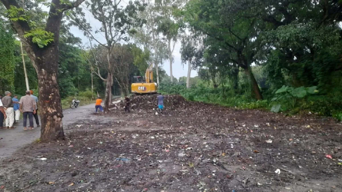 রাসিক প্রশাসকের নির্দেশনায় রাবি ক্যাম্পাস থেকে ৪০০ টন বর্জ্য অপসারণ
