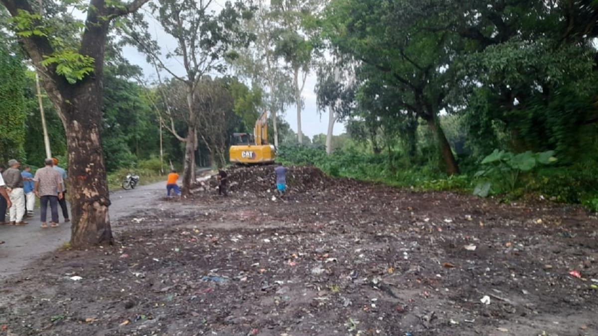 রাসিক প্রশাসকের নির্দেশনায় রাবি ক্যাম্পাস থেকে ৪০০ টন বর্জ্য অপসারণ