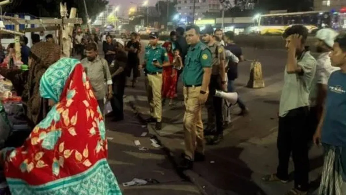 মহাখালীতে ফুটপাথ দখলমুক্ত করতে ডিএমপির উচ্ছেদ অভিযান