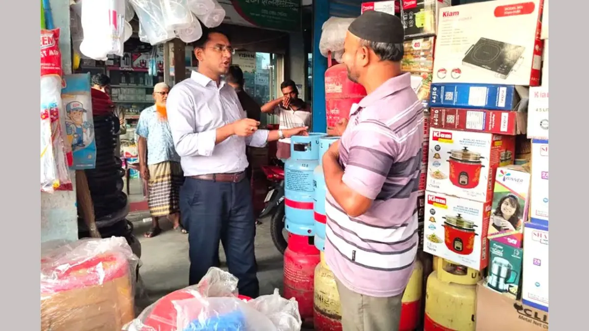 ধামরাইয়ে দুই ডিলারকে ২ লাখ টাকা জরিমানা