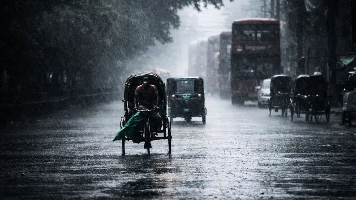 নিম্নচাপের প্রভাবে ৫ জেলায় অতি ভারী বর্ষণের শঙ্কা