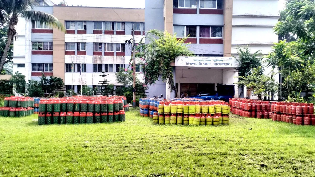 চিতলমারীতে ২০৪২ গ্যাস সিলিন্ডার জব্দ, প্রতিষ্ঠান মালিকের কারাদণ্ড