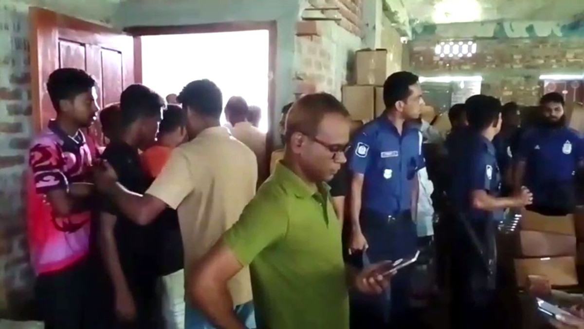রংপুরে অবৈধ সয়াবিন তেল উৎপাদন, ব্যবসায়ীর কারাদণ্ড