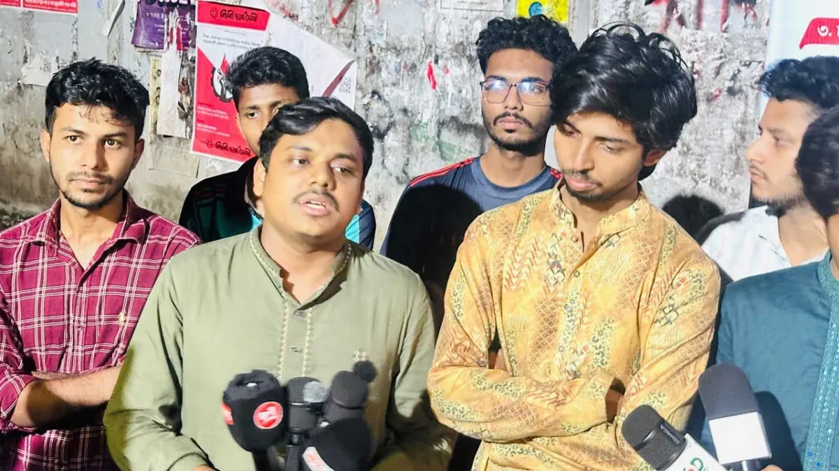 শেখ মুজিবের নামে হলের নামফলক পুনঃস্থাপনের উদ্যোগের প্রতিবাদ ডাকসু নেতাদের