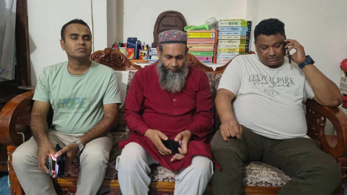 প্রধানমন্ত্রীর নির্দেশে ছাড়া পেয়ে কৃতজ্ঞ ‘কটূক্তিকারী’ সেই শিক্ষক