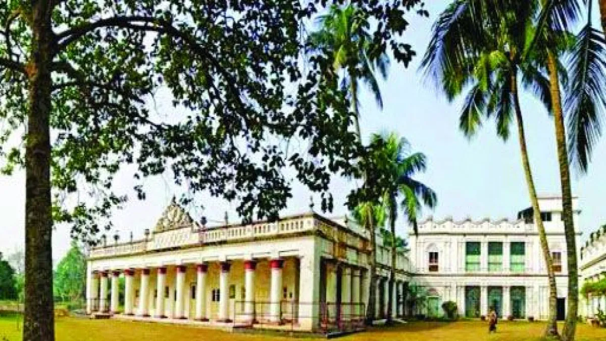 গ্রিক স্থাপত্যের ঐতিহ্যের টানে হোসেনপুরে পর্যটকদের ভিড়