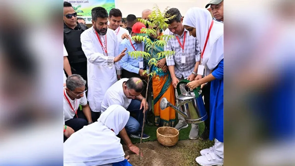 ফেনীর বেগম খালেদা জিয়া মহিলা কলেজে প্রধানমন্ত্রীর বৃক্ষরোপণ কর্মসূচি উদ্বোধন