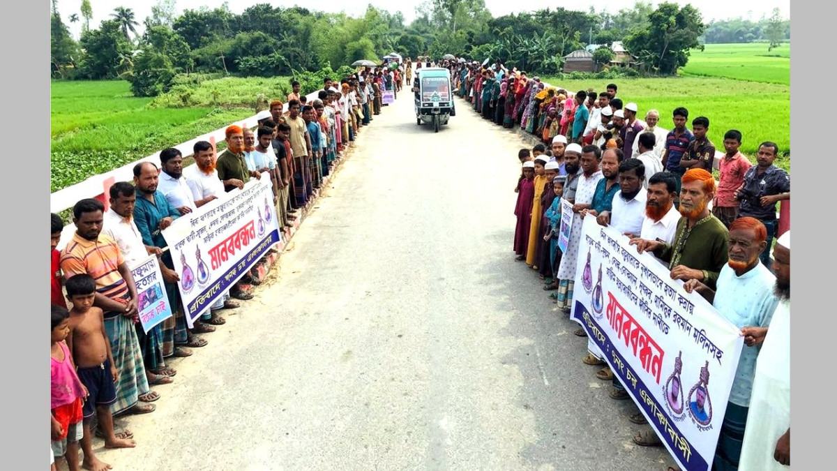 ইসলামপুরে গৃহবধূ মঞ্জুয়ারা হত্যার প্রতিবাদে এলাকাবাসীর বিক্ষোভ