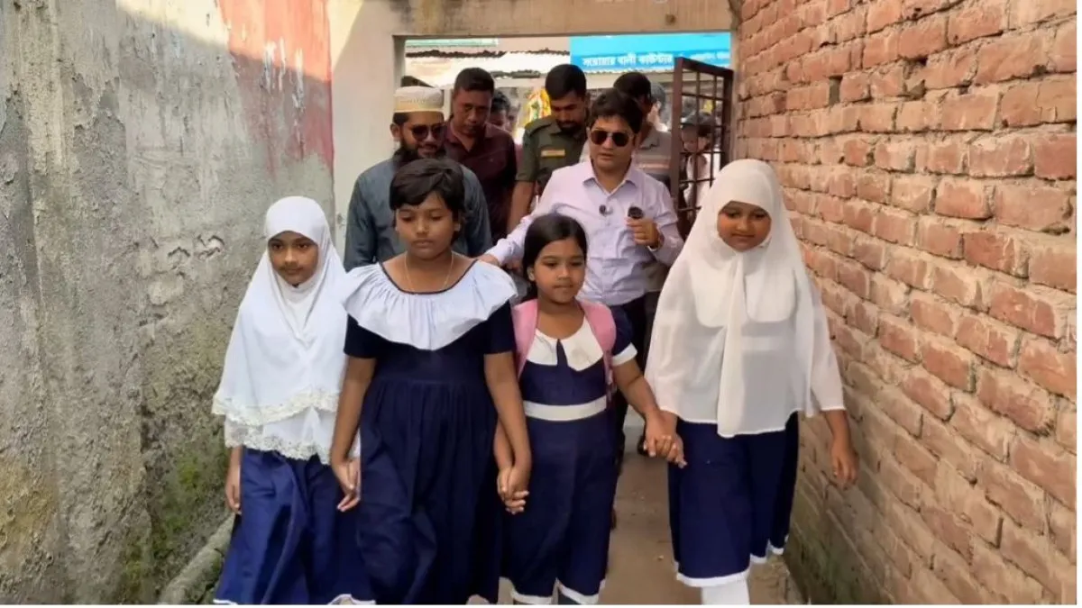 বাবাকে চা-রুটি খাওয়ানো সেই তুবা ফিরল স্কুলে