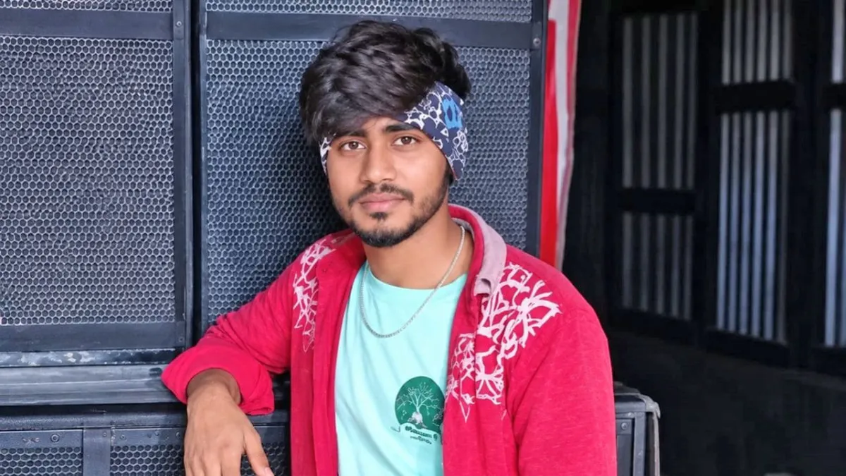 মতলব ব্রিজে ছয় চাকার গাড়ির ধাক্কায় তরুণ নিহত