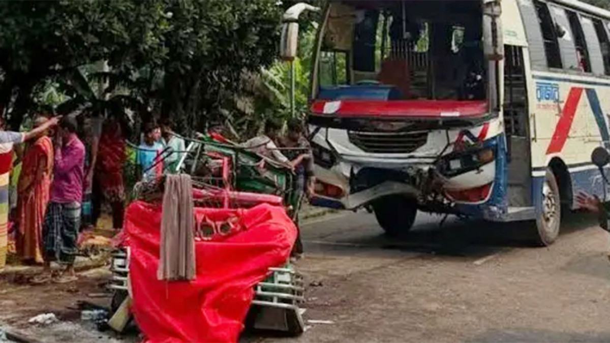 ময়মনসিংহে বাসের ধাক্কায় অটোরিকশার ৭ যাত্রী নিহত