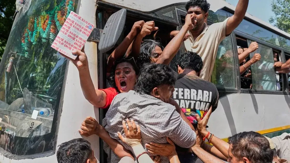 ভারতের প্রধান নির্বাচন কমিশনারের পদত্যাগ দাবিতে আন্দোলনে ককরোচ জনতা পার্টি