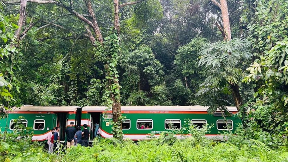 সিলেটের সাথে ৪ ঘণ্টা পর রেল যোগাযোগ স্বাভাবিক