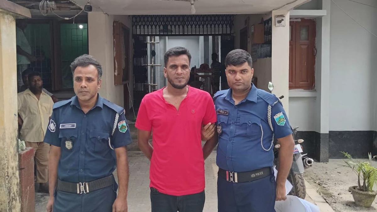 দুর্গাপুরে নিষিদ্ধ ছাত্রলীগের সভাপতি গ্রেফতার