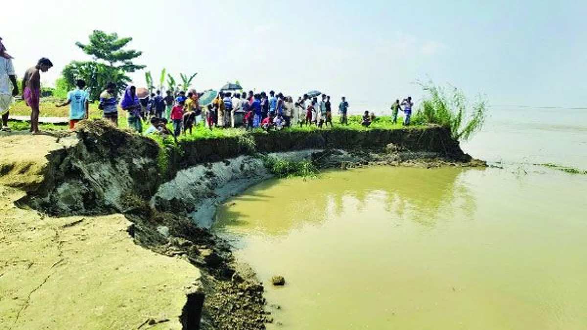 হুমকিতে শিক্ষাপ্রতিষ্ঠান বসতঘর ও ফসলিজমি