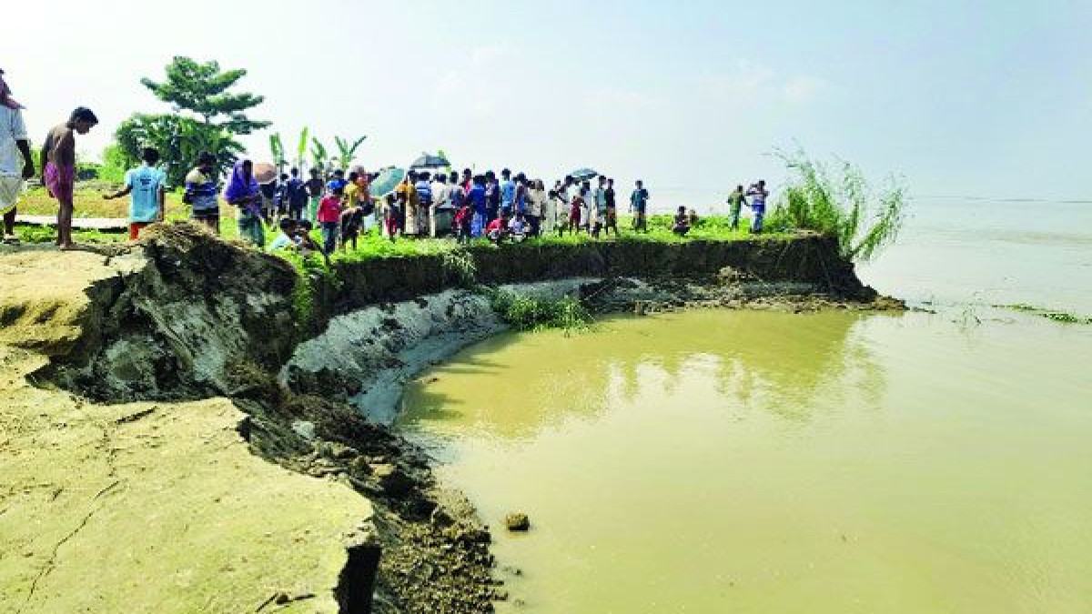 হুমকিতে শিক্ষাপ্রতিষ্ঠান বসতঘর ও ফসলিজমি