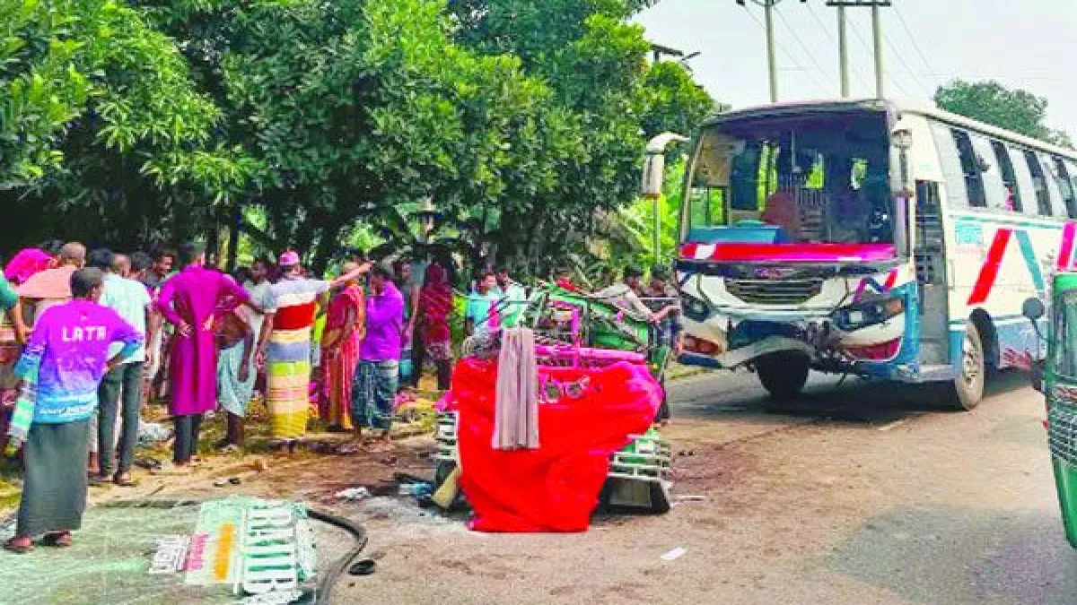 ময়মনসিংহে সড়ক দুর্ঘটনায় একই পরিবারের চারজনসহ নিহত ৭