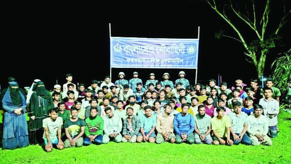 মালয়েশিয়াগামী বোটসহ ৭৬ জনকে উদ্ধার নৌবাহিনীর
