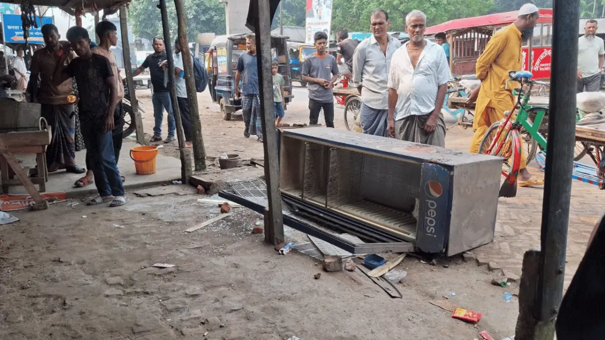 ভূরঘাটায় মাদারীপুর-বরিশাল ২ পক্ষের রক্তক্ষয়ী সংঘর্ষ, বোমাবাজি-ভাঙচুর