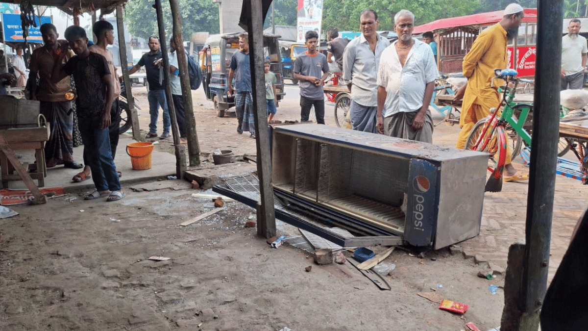 ভূরঘাটায় মাদারীপুর-বরিশাল ২ পক্ষের রক্তক্ষয়ী সংঘর্ষ, বোমাবাজি-ভাঙচুর