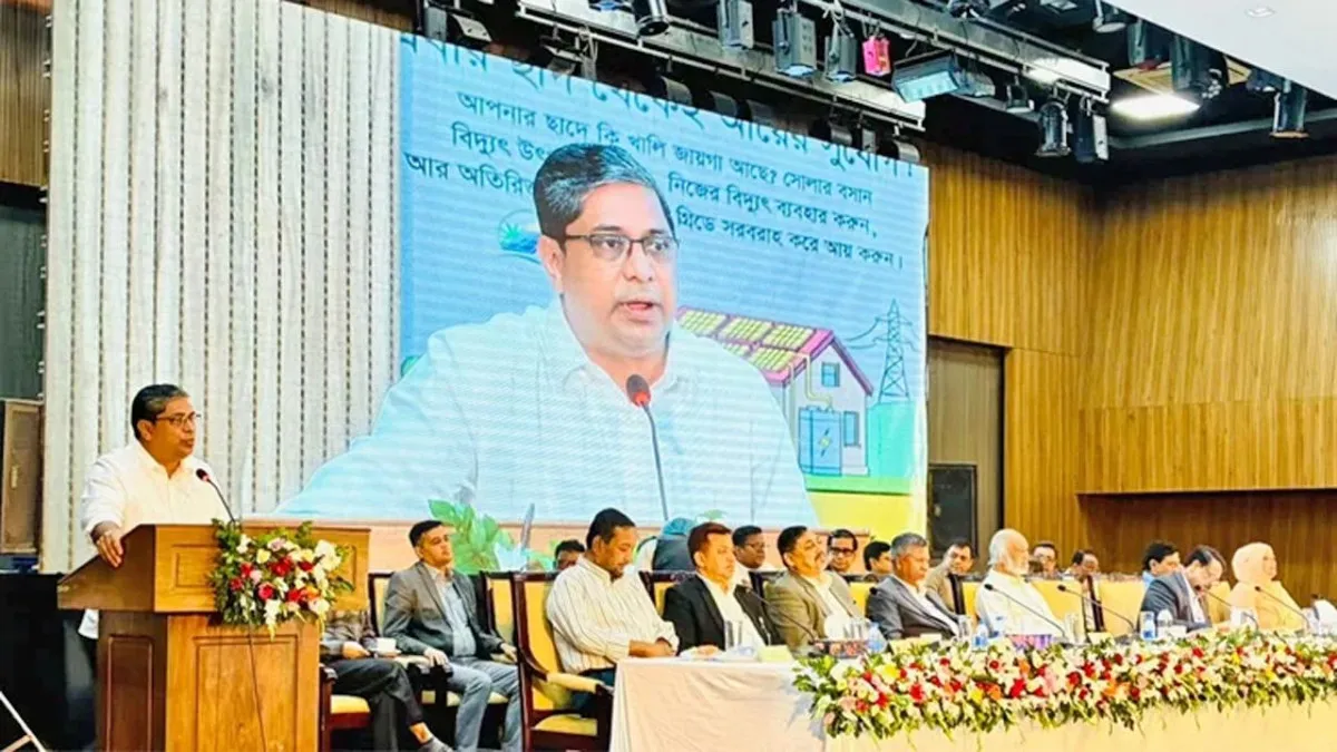 নিজ বাসভবনের ছাদের সৌরবিদ্যুৎ থেকে জাতীয় গ্রিডে ১২শ’ ইউনিট দিয়েছেন প্রধানমন্ত্রী