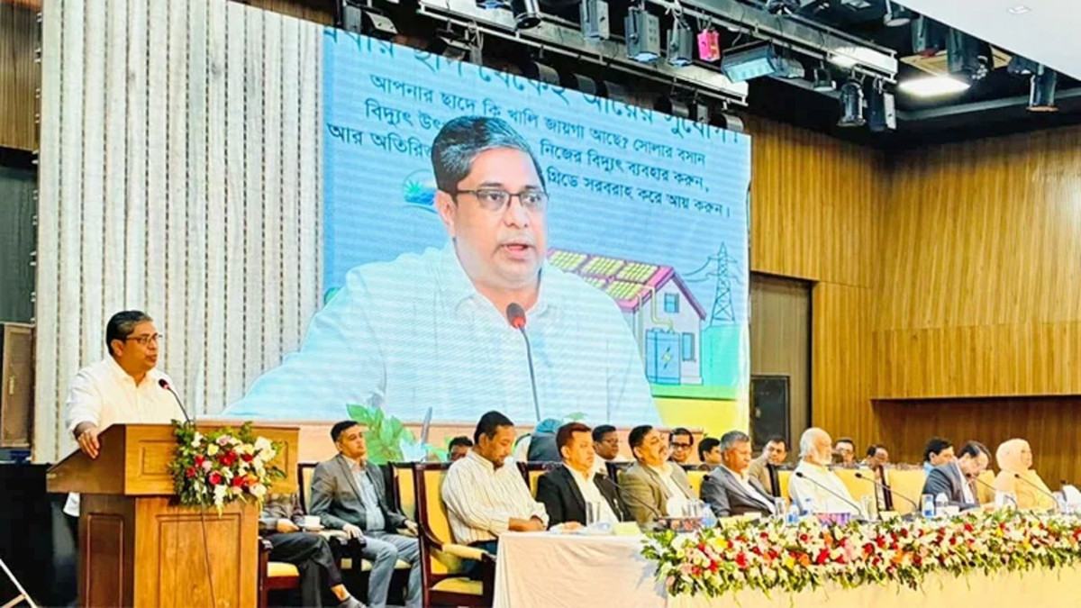 নিজ বাসভবনের ছাদের সৌরবিদ্যুৎ থেকে জাতীয় গ্রিডে ১২শ’ ইউনিট দিয়েছেন প্রধানমন্ত্রী
