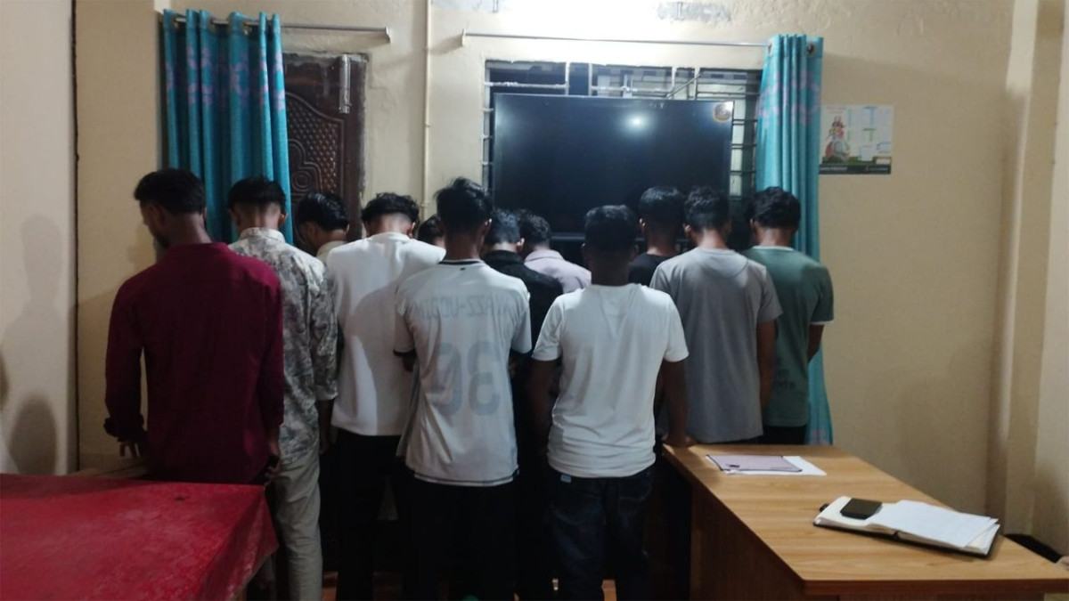 মতলব উত্তরে মাদক-কিশোর গ্যাংবিরোধী অভিযানে গ্রেফতার ৩