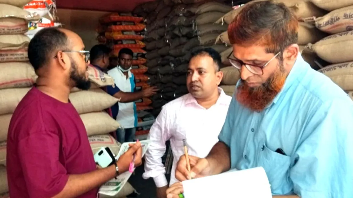 সোনারগাঁওয়ে পাটজাত মোড়ক ব্যবহার না করায় ৩ ব্যবসায়ীকে জরিমানা
