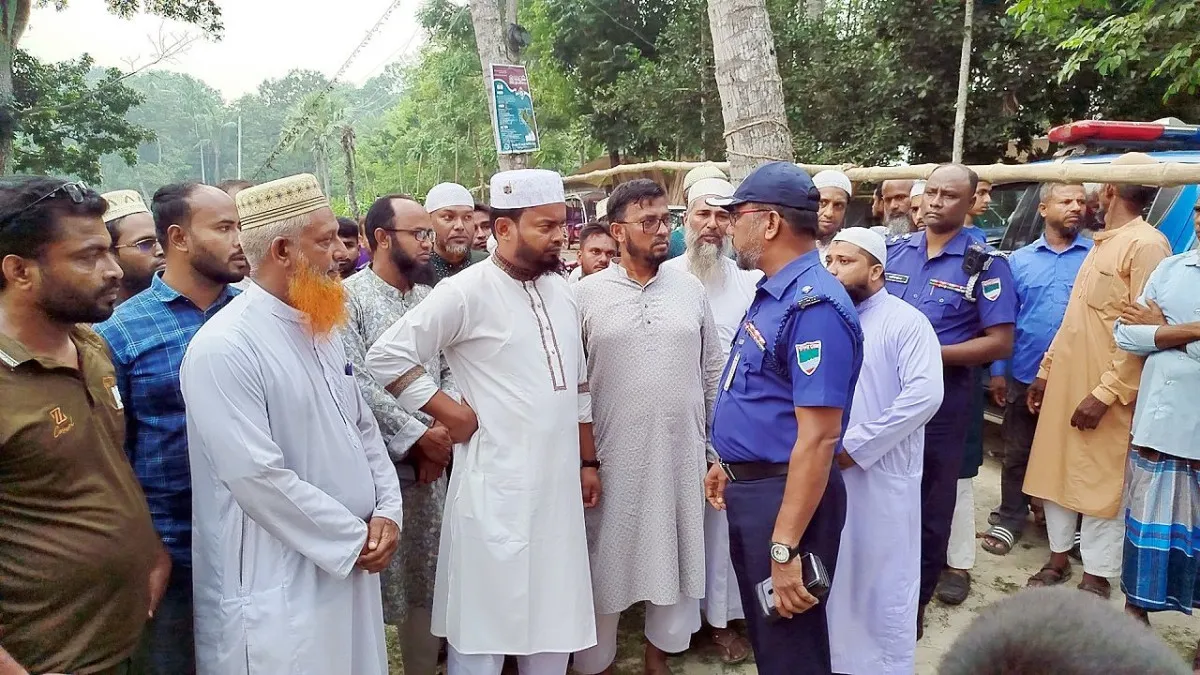 লোহাগড়ায় নিহত স্বেচ্ছাসেবক দল নেতার শোকাহত পরিবারের পাশে এমপি বাচ্চু