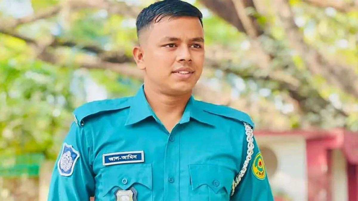 চট্টগ্রামে ছিনতাইকারী ধরতে গিয়ে বাসের ধাক্কায় আহত পুলিশ সদস্যের মৃত্যু