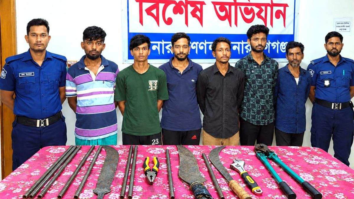 সোনারগাঁওয়ে ডাকাতির প্রস্তুতিকালে অস্ত্র ও সিএনজিসহ আটক ৬