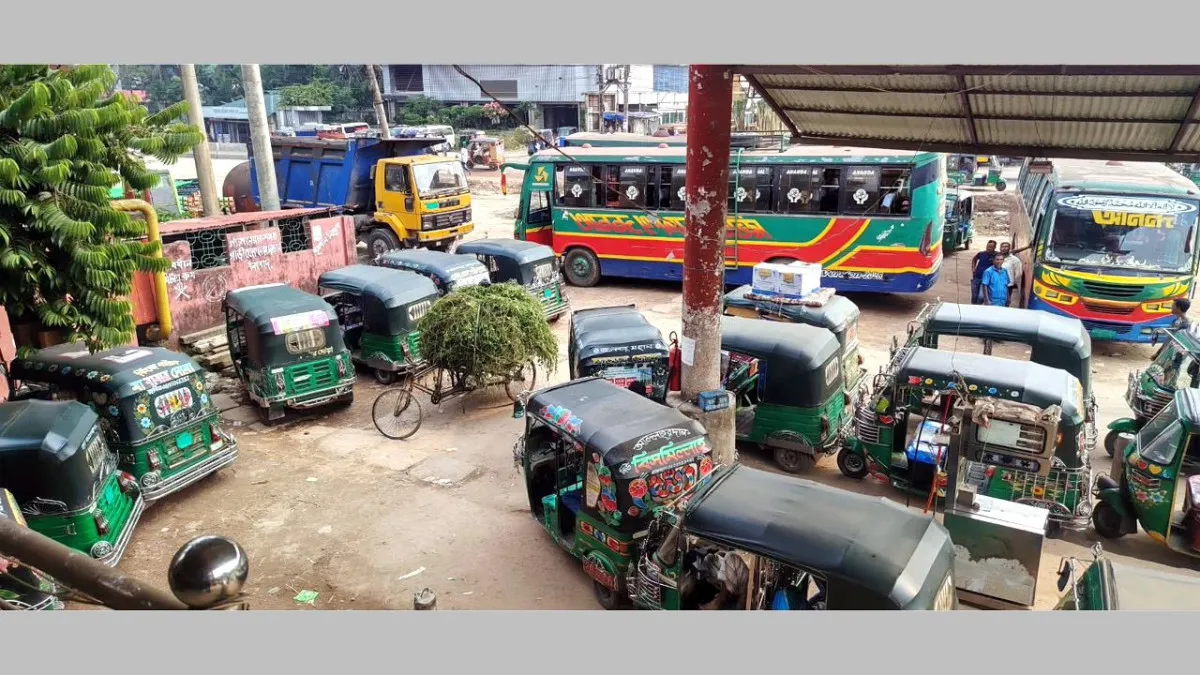 নোয়াখালীর সব সিএনজি স্টেশন বন্ধ, গাড়ি চালকদের দুর্ভোগ