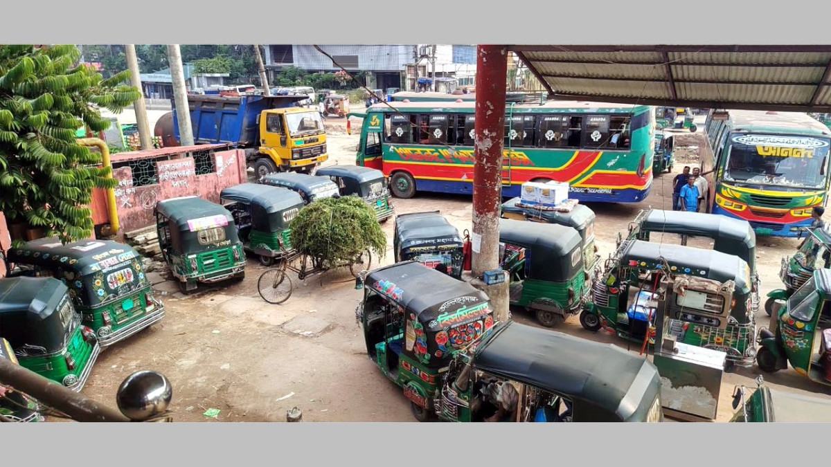 নোয়াখালীর সব সিএনজি স্টেশন বন্ধ, গাড়ি চালকদের দুর্ভোগ