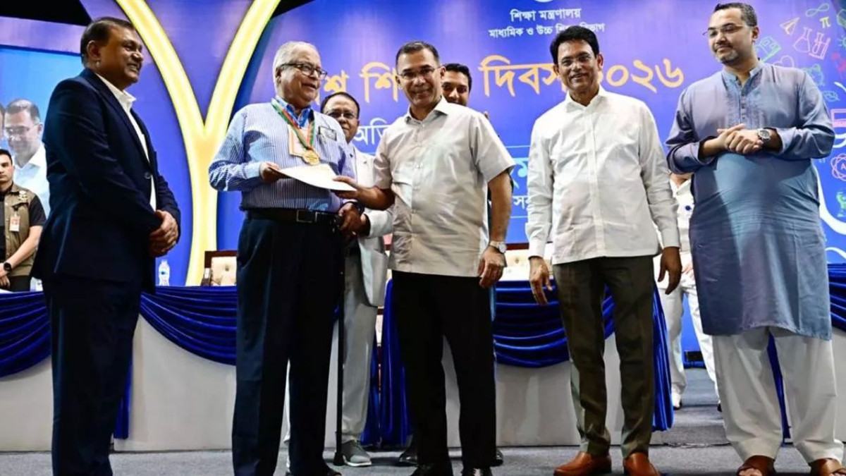 বিশ্ব শিক্ষক দিবসে সম্মাননা পেলেন ১০২ গুণী শিক্ষক