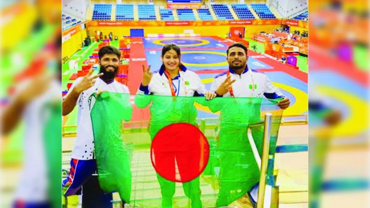 সমালোচনার জবাব কুস্তির ম্যাটে