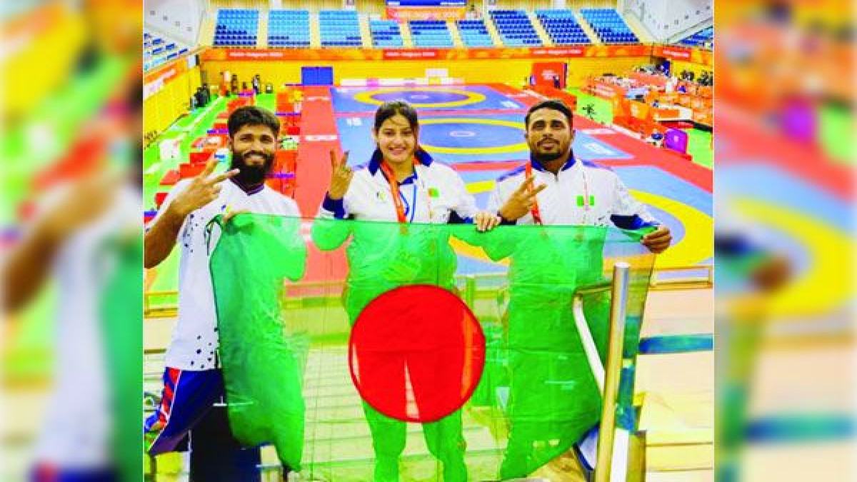 সমালোচনার জবাব কুস্তির ম্যাটে