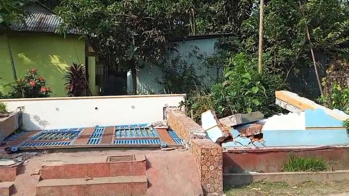 লালমনিরহাটে এবি পার্টির নেতার বাড়িতে ভাঙচুর ও মারধর